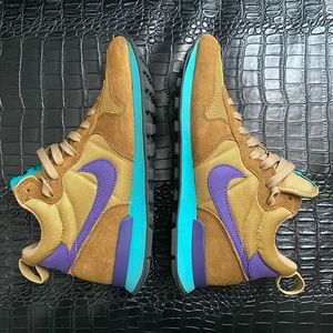 Nike International Mid Women’s Tennis Shoe, 7.5